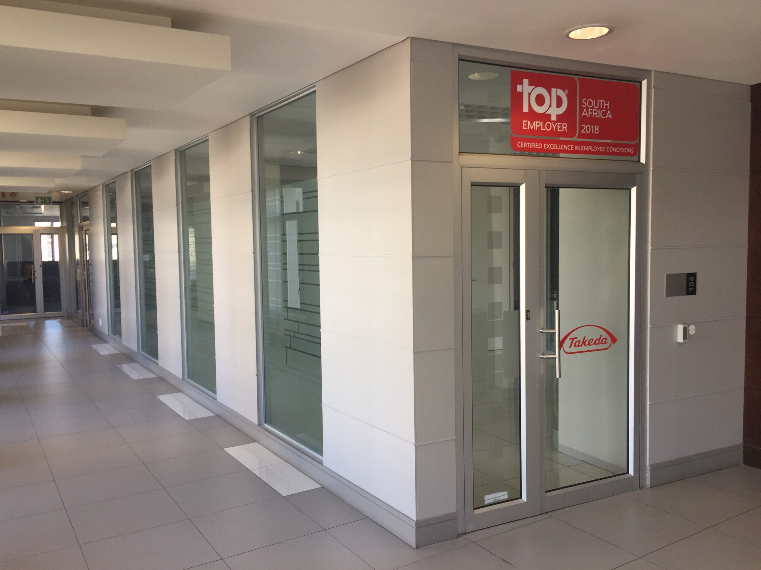 156 m² Office to Rent Century City I The Gatehouse